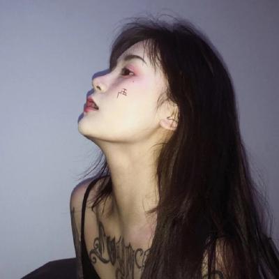 微信女生伤感揪心孤独意境头像
