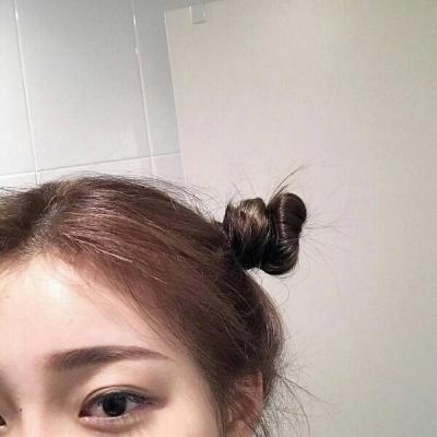 女生时尚真人丸子头像
