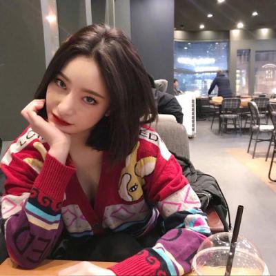 清新漂亮短发气质微信头像女