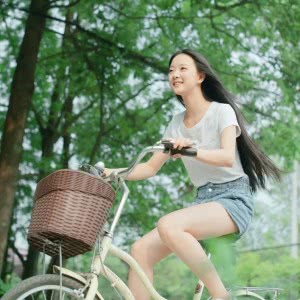 女生清新笑起来干净甜美高清头像