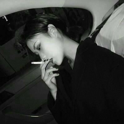女生高清霸气超拽超酷抽烟头像