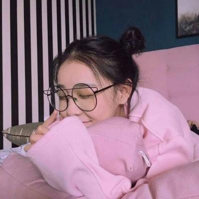 女生时尚真人丸子头像
