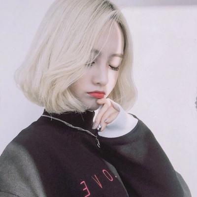 清新漂亮短发气质微信头像女