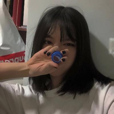 超酷个性短发微信头像女