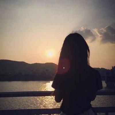 微信情侣背影唯美一对两张头像