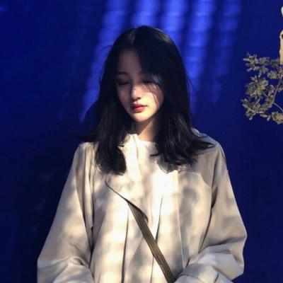 微信女生伤感揪心孤独意境头像