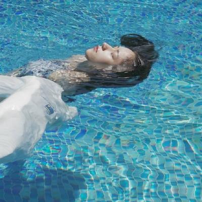 微信女生伤感揪心孤独意境头像