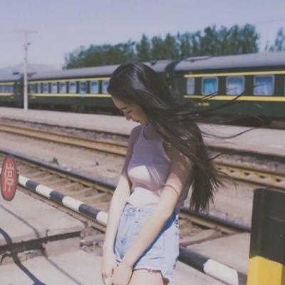女生伤感意境高清无水印头像
