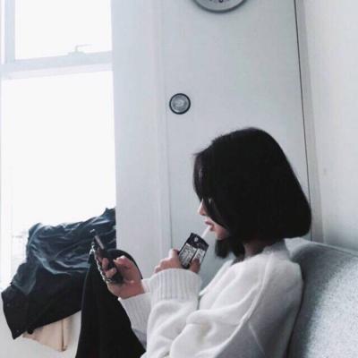 清新漂亮短发气质微信头像女
