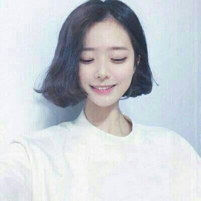 白色系高清好看的干净清纯女生头像