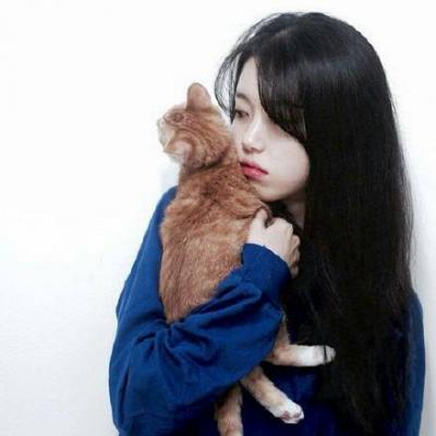 女生抱着猫咪头像