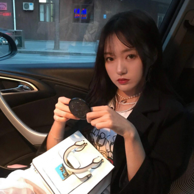 坏坏的酷酷的真人女生微信头像