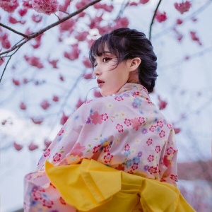 女生简单气质唯美高清微信头像