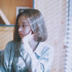 女生简单气质唯美高清微信头像