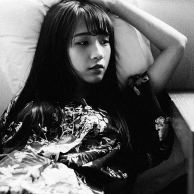 微信女生冷淡黑白伤感头像
