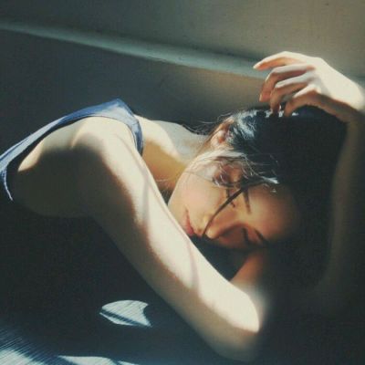 微信女生唯美淡雅忧伤侧脸高清头像
