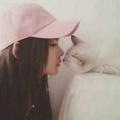 女生抱着猫咪头像