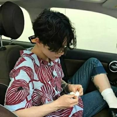 微信帅气高冷男生头像