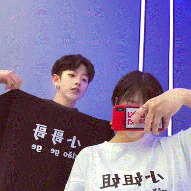 微信唯美意境一左一右情侣头像