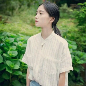 女生简单气质唯美高清微信头像