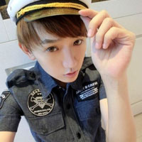 超帅清新戴帽子男生头像