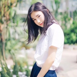 女生简单气质唯美高清微信头像