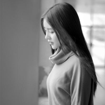 微信女生冷淡黑白伤感头像