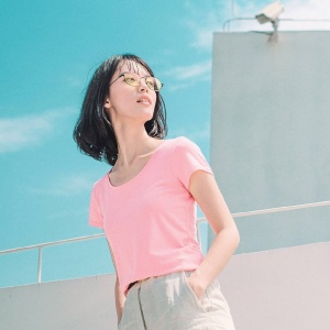 女生简单气质唯美高清微信头像