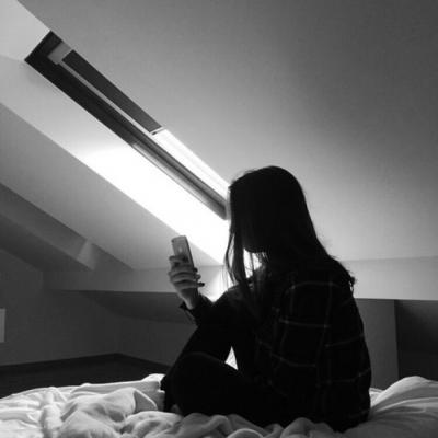 微信女生冷淡黑白伤感头像