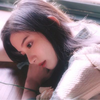 微信女生唯美淡雅忧伤侧脸高清头像