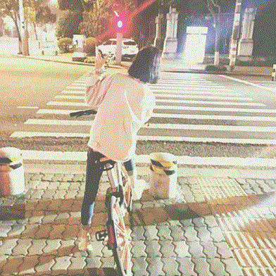 微信唯美意境一左一右情侣头像