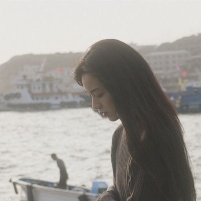 微信女生唯美淡雅忧伤侧脸高清头像