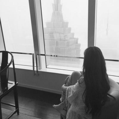 微信女生冷淡黑白伤感头像