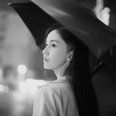微信女生冷淡黑白伤感头像