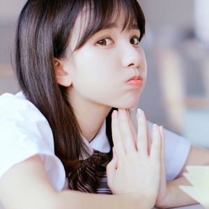 女生简单气质唯美高清微信头像