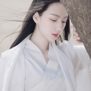 女生简单气质唯美高清微信头像