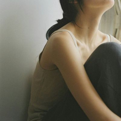 微信女生唯美淡雅忧伤侧脸高清头像