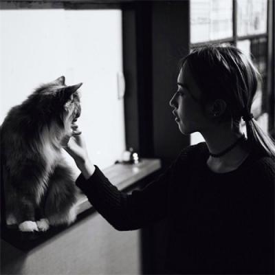 微信女生冷淡黑白伤感头像