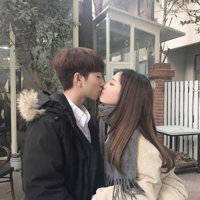 微信唯美高清一左一右真人情侣头像