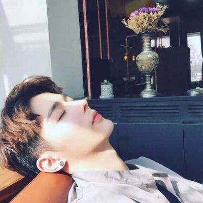 微信阳光少年帅气高清男生头像