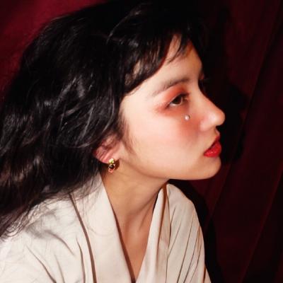女生气质唯美时尚高清头像