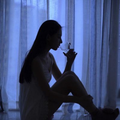 微信女生唯美淡雅忧伤侧脸高清头像