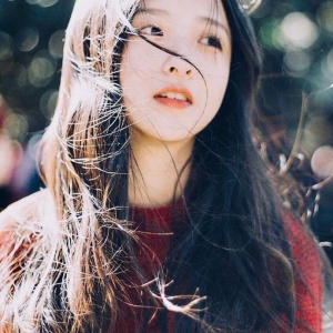 女生简单气质唯美高清微信头像