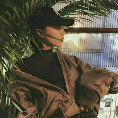 女生短发好看的霸气头像
