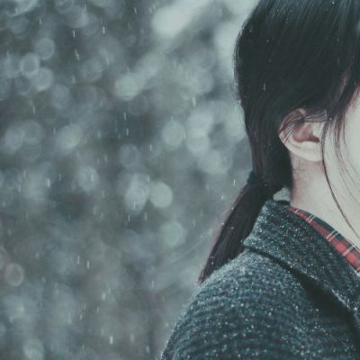 微信女生唯美淡雅忧伤侧脸高清头像