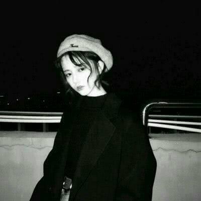 微信黑白伤感高清女生头像