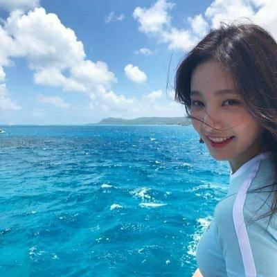 蓝色系清新高清微信头像女