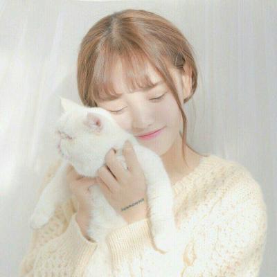 女生抱着猫咪头像