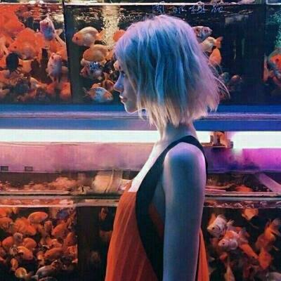 女生短发好看的霸气头像