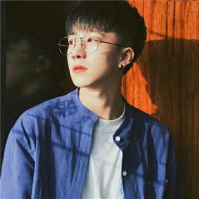 微信清新阳光帅哥头像图片